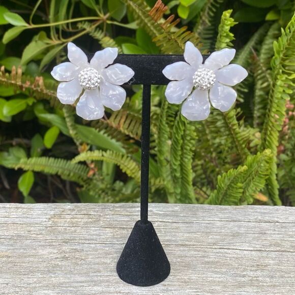 NWT New Lele Sadoughi White Mother of Pearl Wallflower Button Post Earrings - Picture 4 of 11